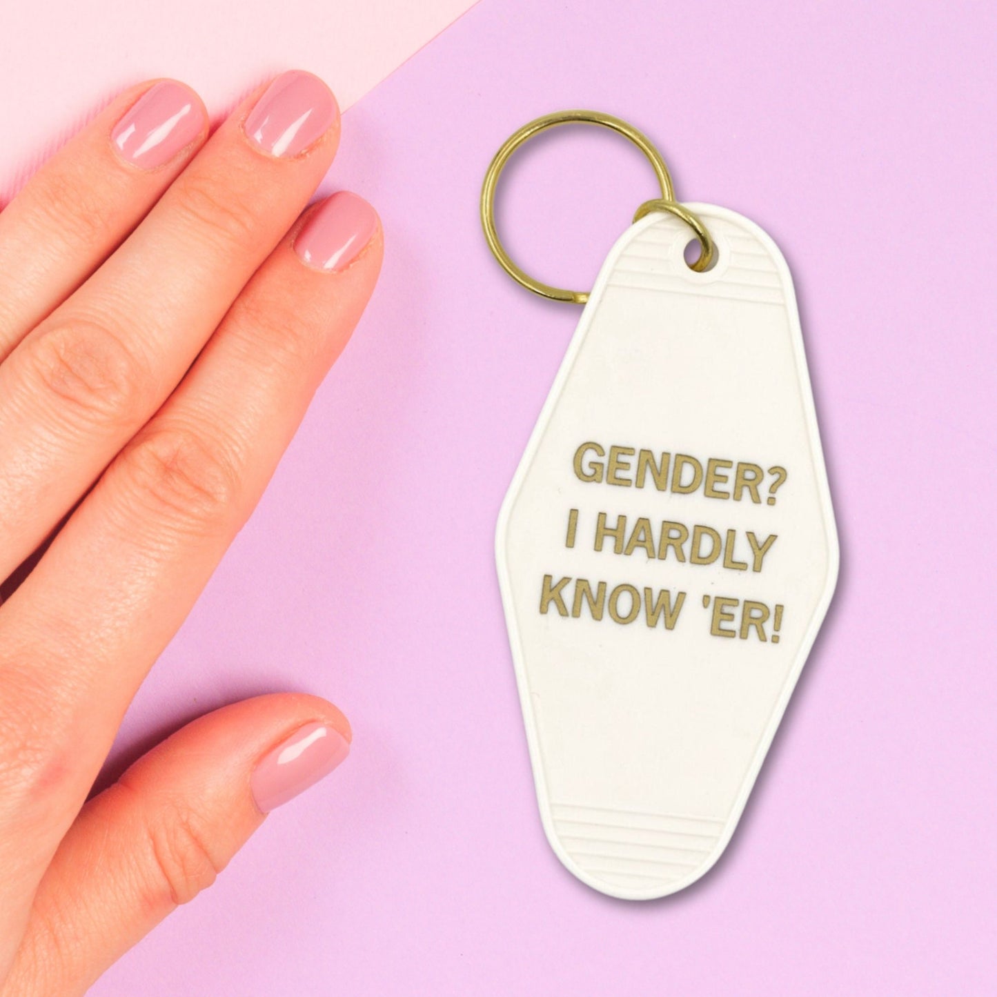 Gender? I Hardly Know 'Er Motel Style Keychain in White and Gold | Nonbinary Themed Funny Key Tag